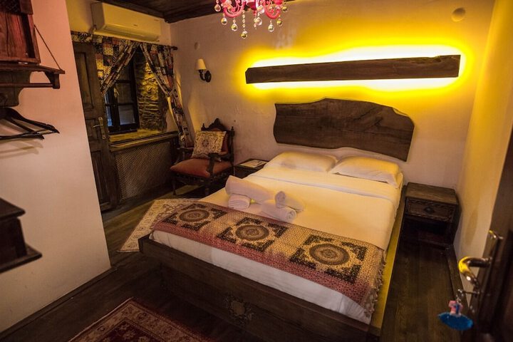 Room 4 of 55