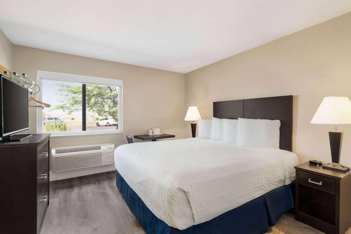 1 King Bed (9 of 12)