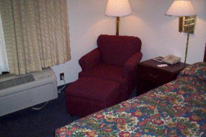BROOKWOOD INN