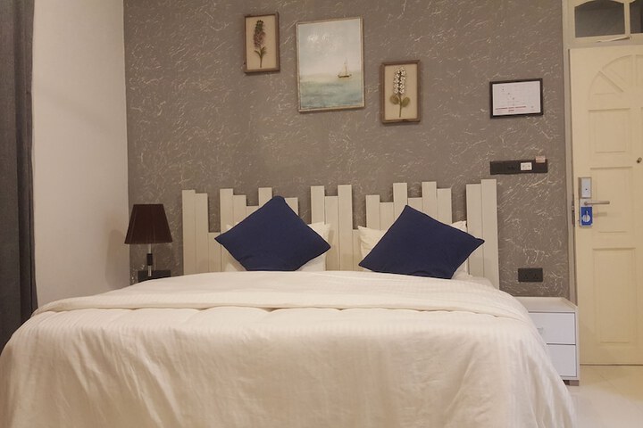 Room 9 of 14
