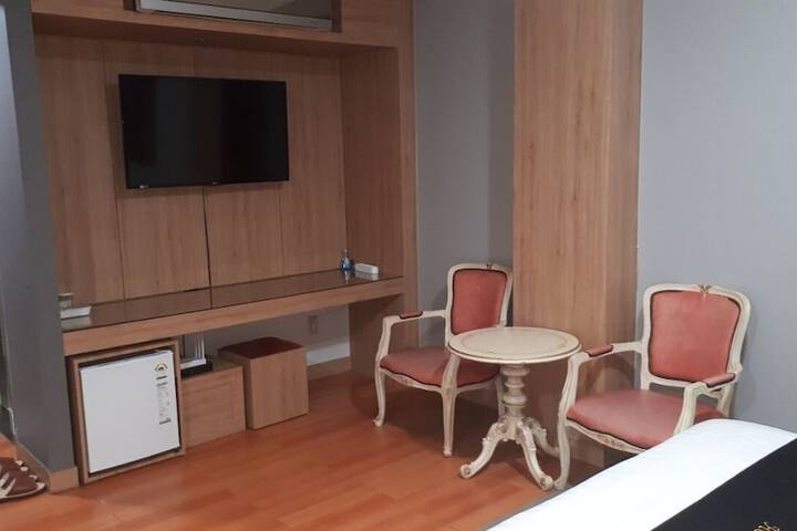 Room 21 of 40