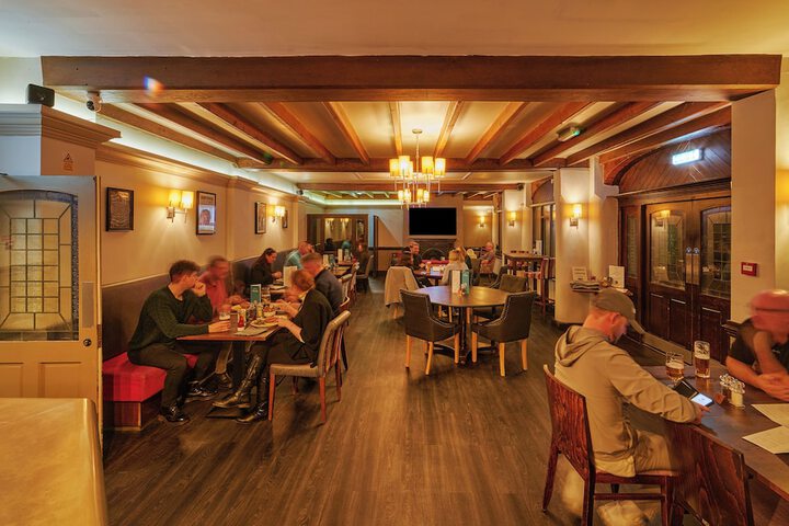 Lounge 97 of 143