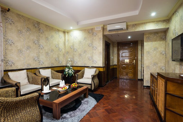 Room 107 of 181