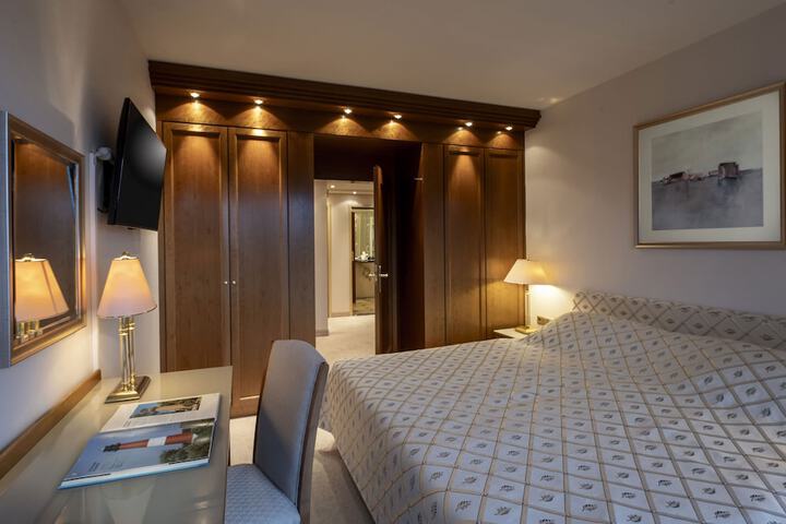 Room 12 of 53