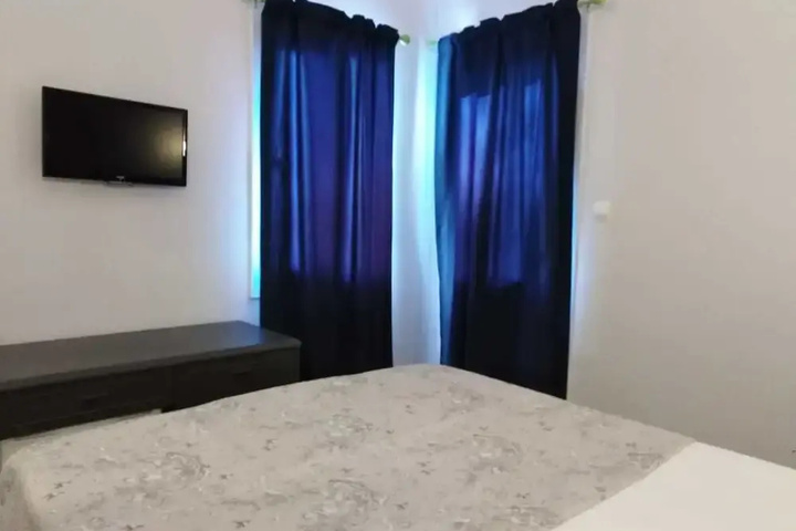 Room 6 of 19