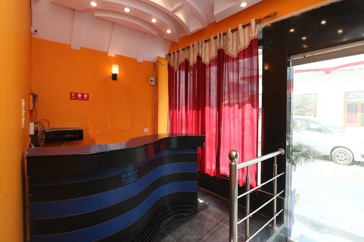 OYO 9847 HOTEL BLUE EMPIRE