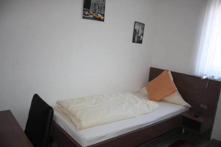 Room 17 of 52