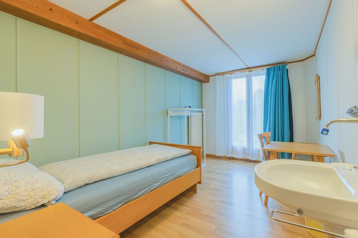 Room 11 of 37