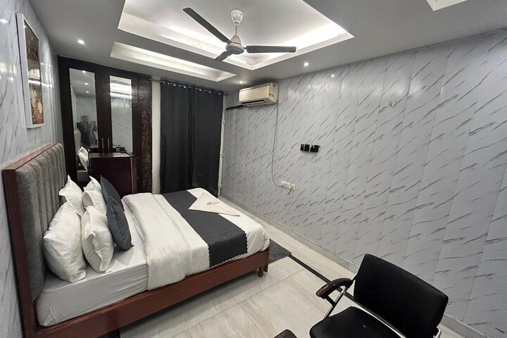 Room 4 of 26