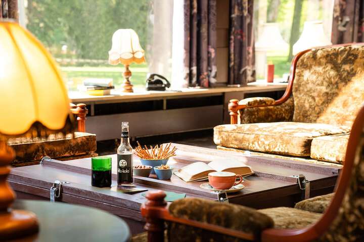 Lounge 74 of 84