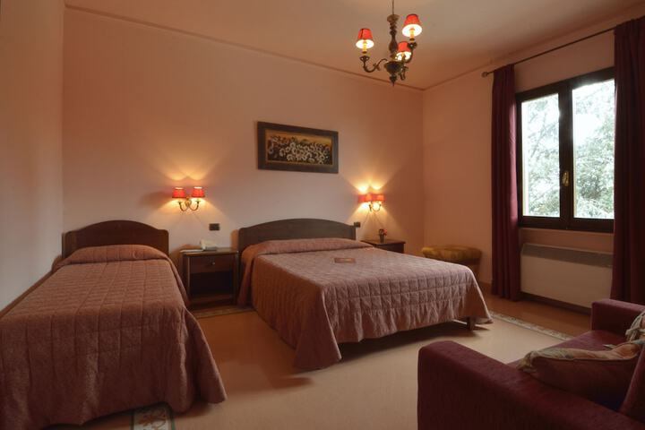 Room 4 of 28