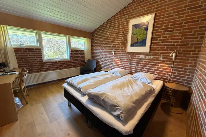 Room 11 of 39