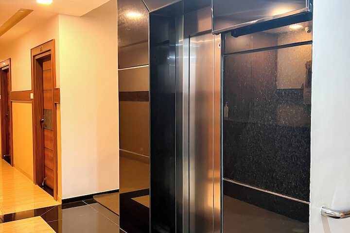 Ballroom/Hall 19 of 24
