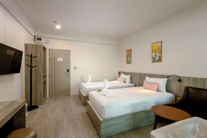 Room 28 of 90