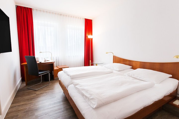 Room 5 of 31