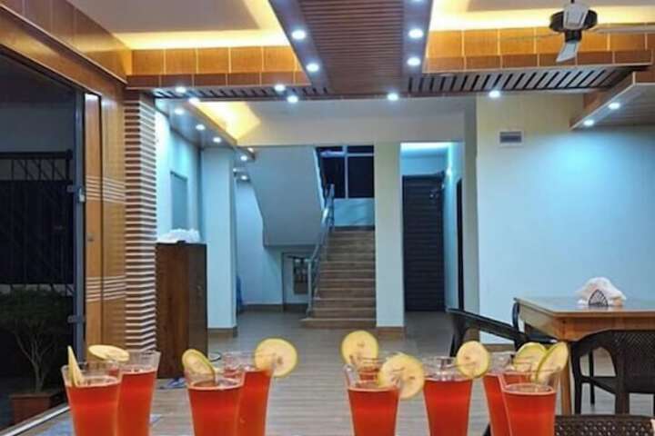 Lounge 16 of 29