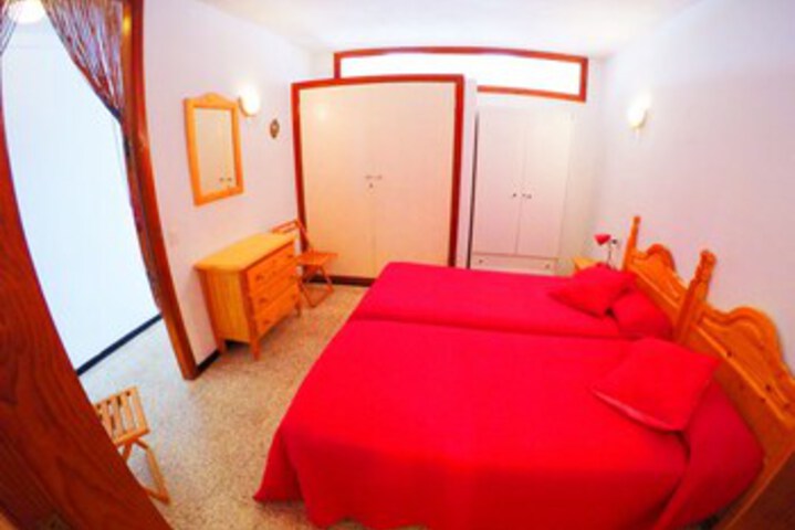 Room 9 of 16
