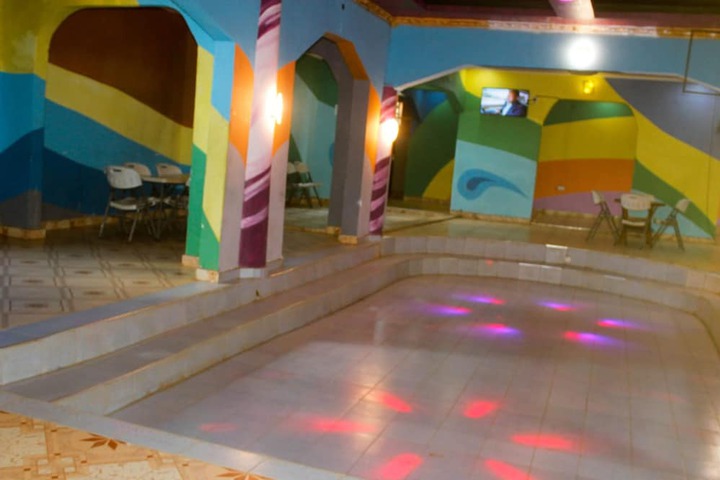 Lounge 12 of 20