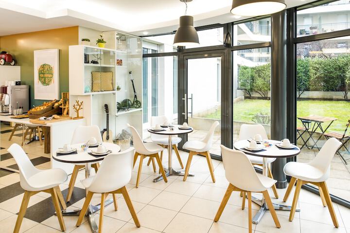 Breakfast area