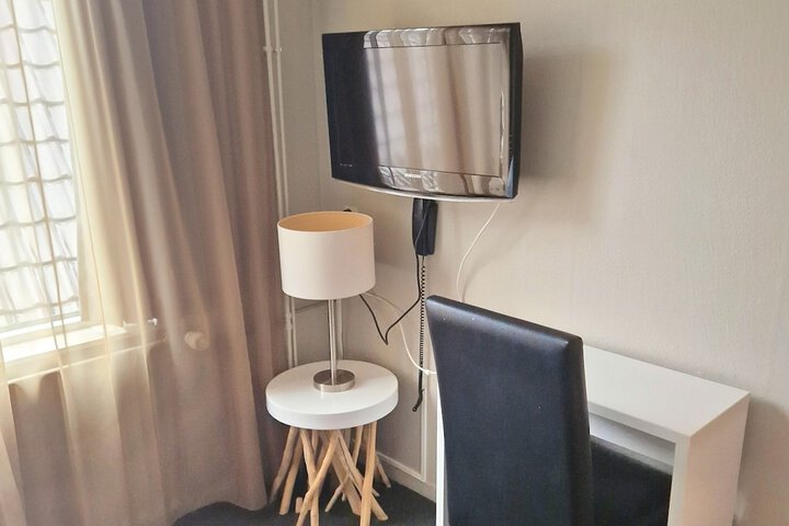 Room 16 of 37