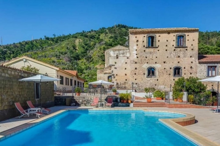 Pool Hotel