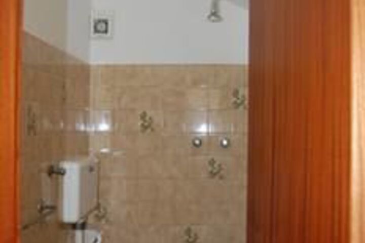 Room 6 of 46