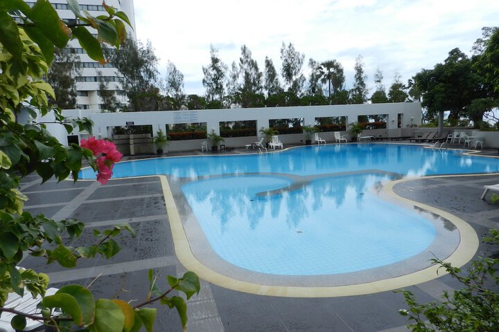 Pool 196 of 259