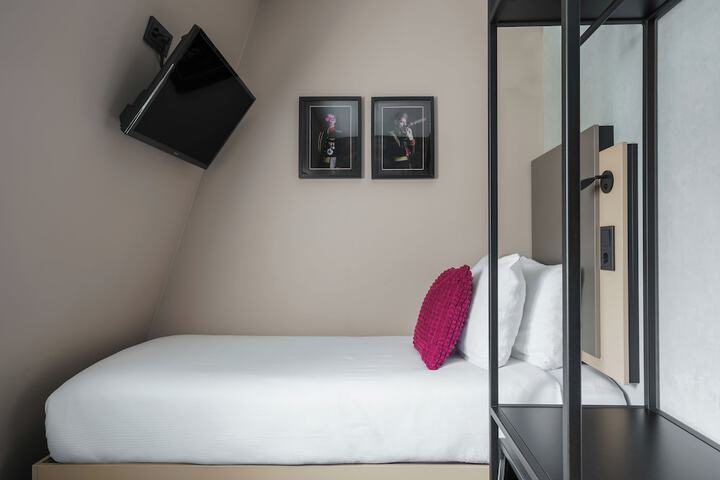 Room 10 of 62