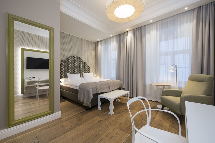 Room 13 of 80