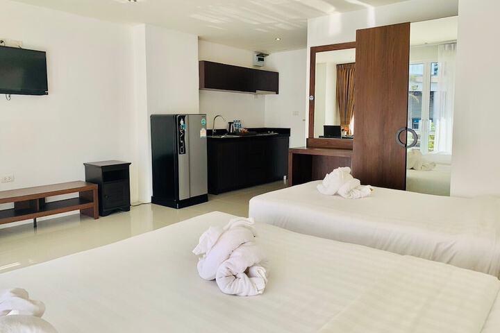Room 33 of 164