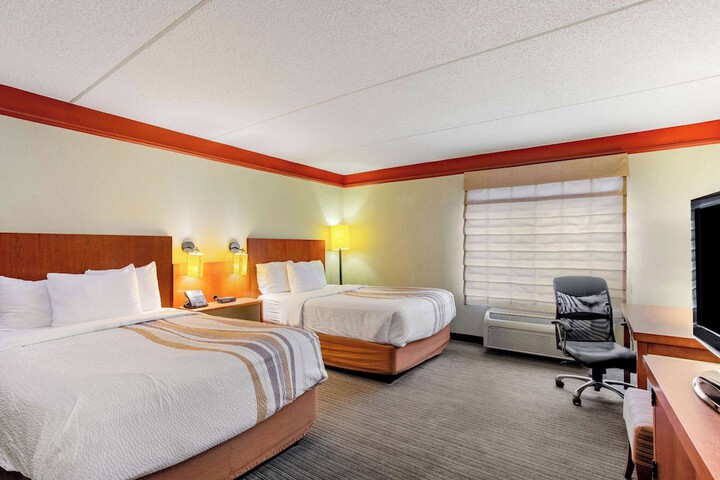 2 Double Beds Accessible (3 of 6)