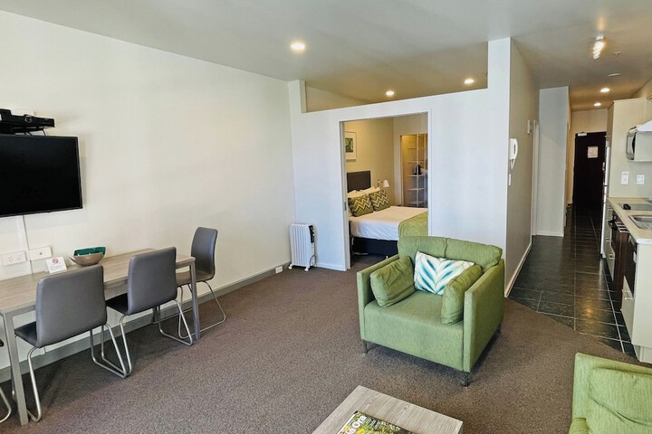 Room 21 of 37