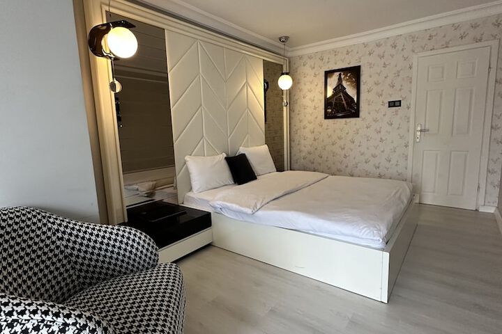 Room 8 of 19