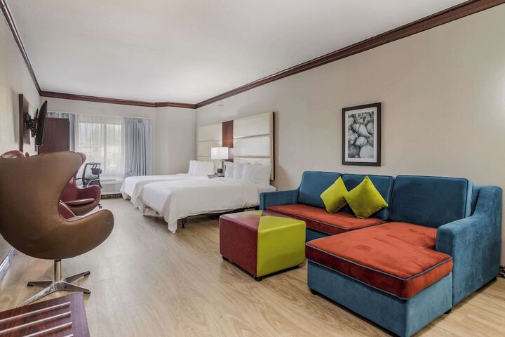 2 Queen Beds (1 of 25)