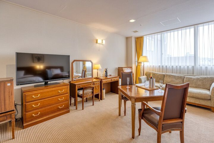 Room 19 of 35