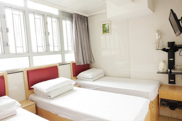 Room 10 of 34