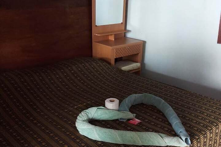 Room 4 of 18