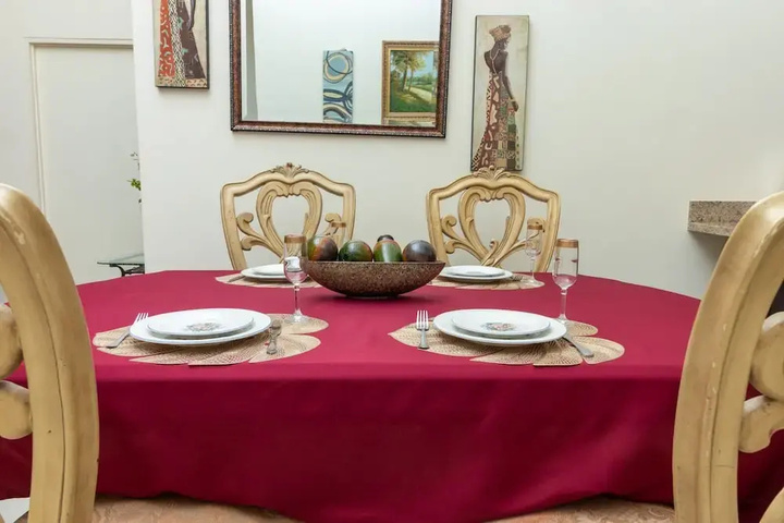 Dining 8 of 10