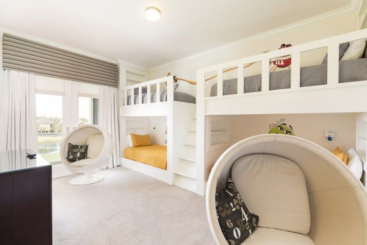 Room 3 of 71