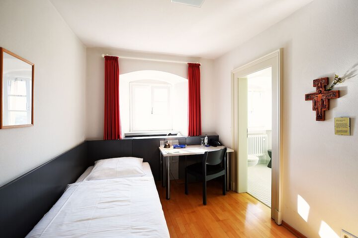 Room 2 of 42