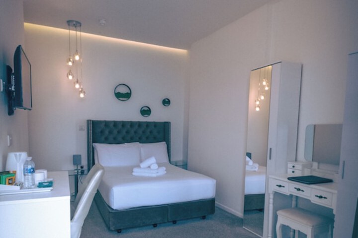Room 32 of 60