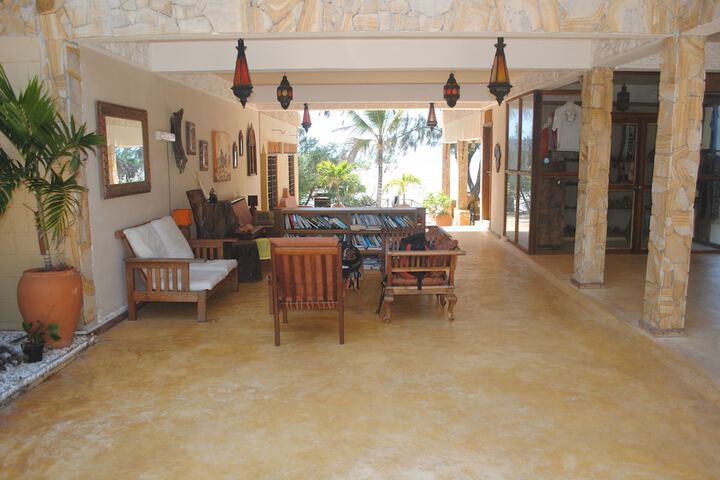 Hotel Interior 76 of 140