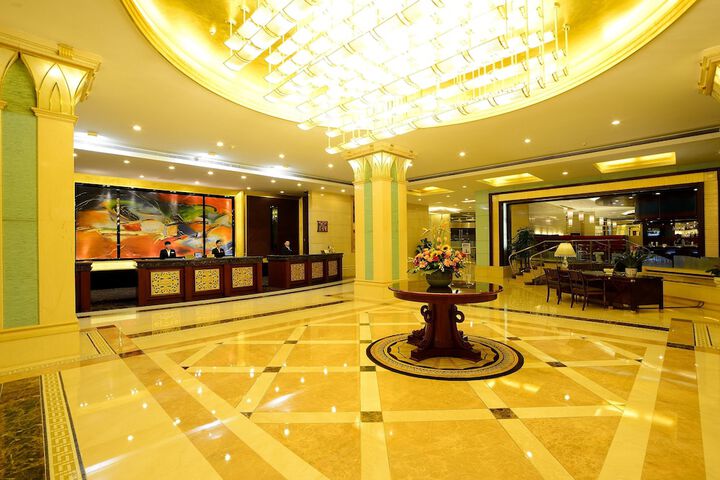 Entrance & Lobby