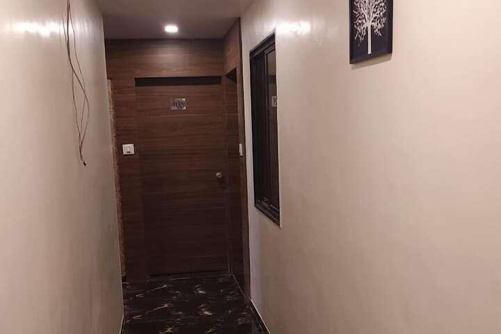 Ballroom/Hall 32 of 35