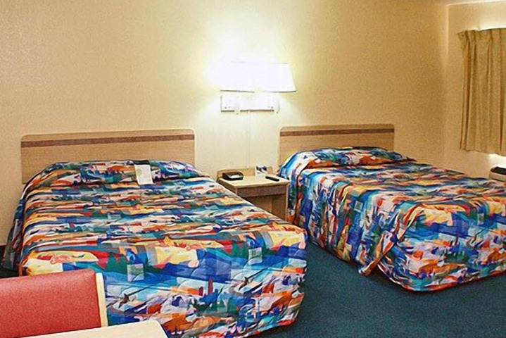 2 Double Beds (4 of 9)