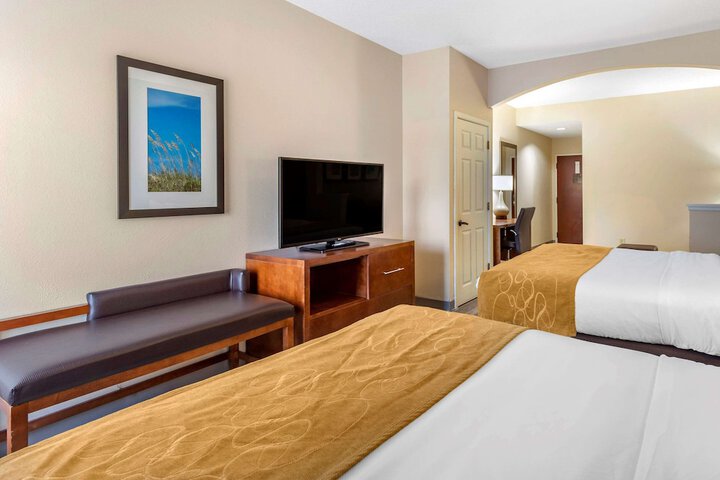 Suite Queen Bed Accessible (13 of 19)