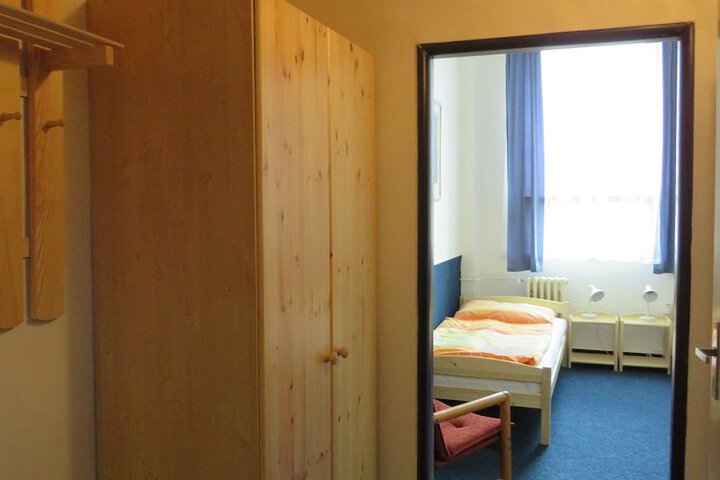 Room 7 of 31