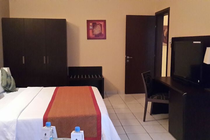 Room 18 of 100
