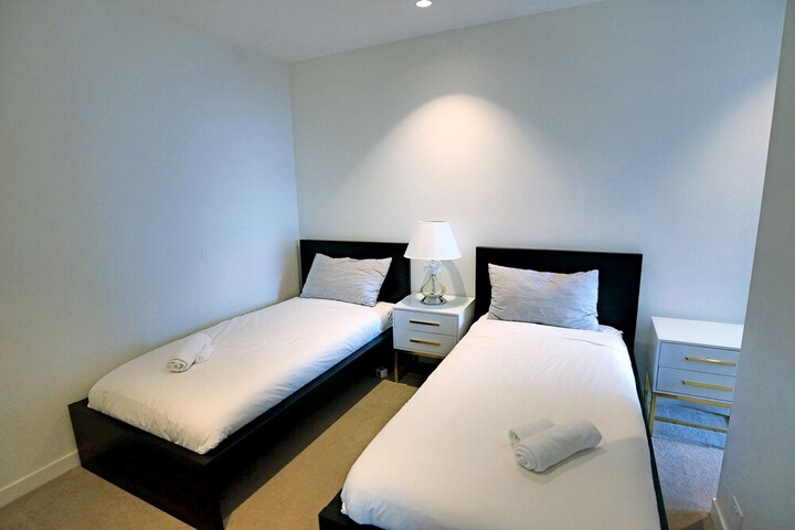 Room 8 of 25