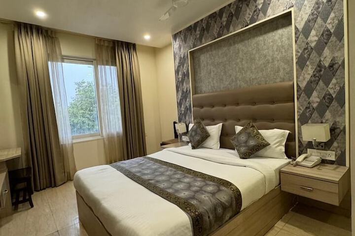 Room 17 of 27